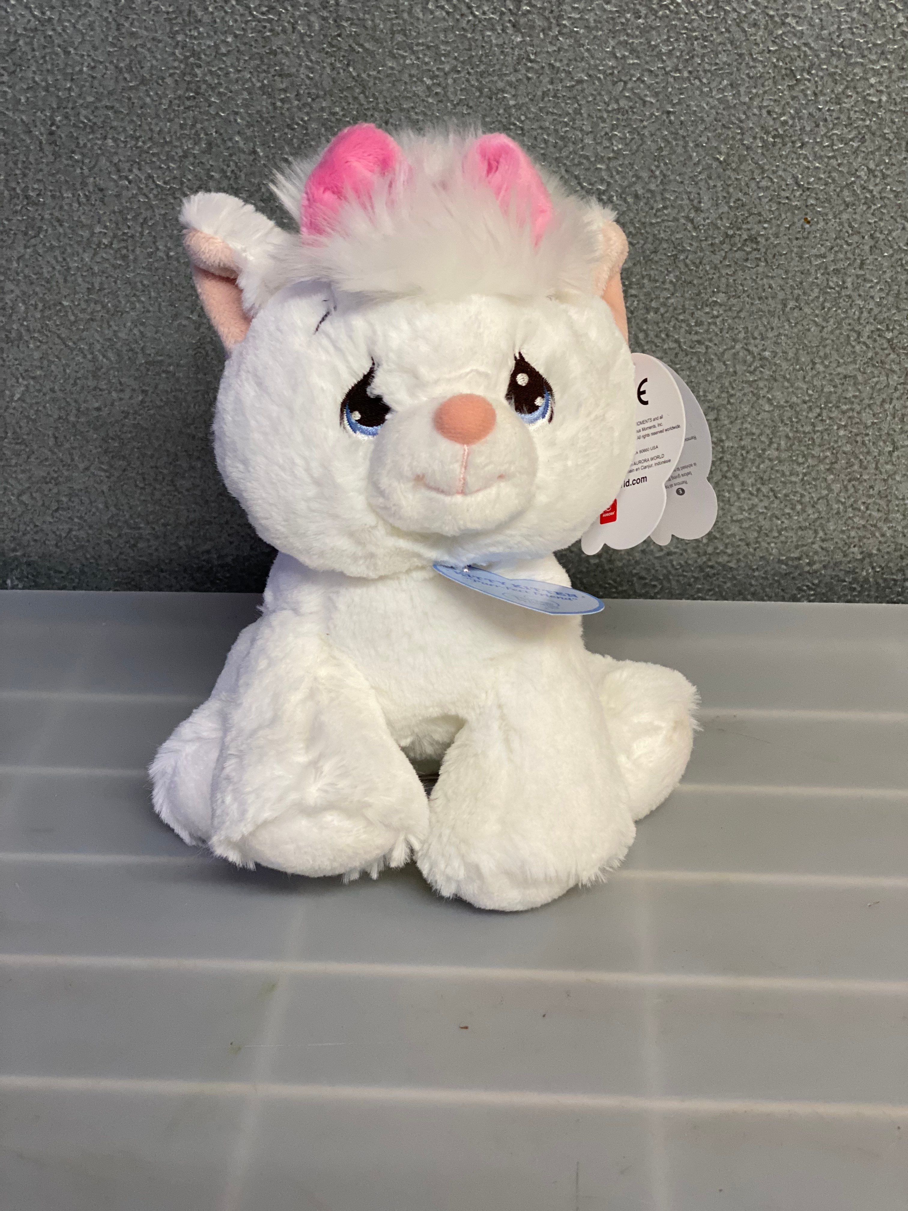 White kitty cat